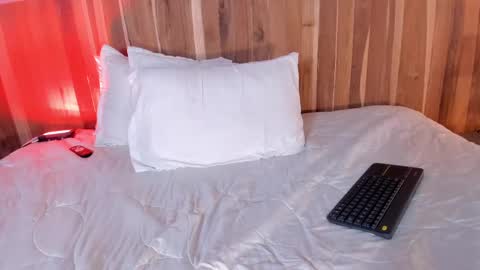 Caroline online show from September 14, 7:45 pm