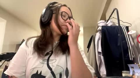 Emilia online show from November 29, 6:28 am