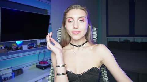 Snapshot of cassiablade1 chatting on September 26, 7:33 pm Seductress Cassia FINDOM AND SADISM NO NUDE online show from September 26, 7:33 pm