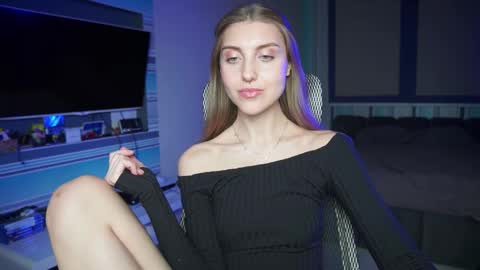 Snapshot of cassiablade1 chatting on October 12, 5:04 pm Seductress Cassia FINDOM AND SADISM NO NUDE online show from October 12, 5:04 pm