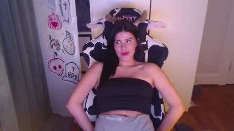 Snapshot of cassiealvarez chatting on October 30, 5:21 am cassiealvarez online show from October 30, 5:21 am