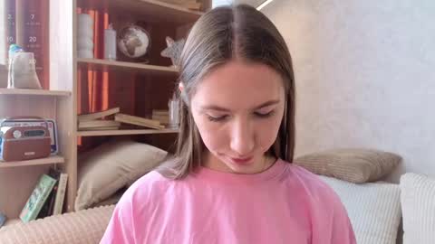 Josie Manesi online show from September 9, 6:24 am