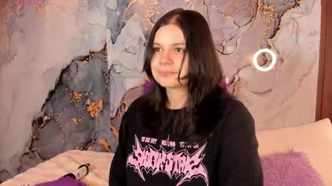 Hello guys my name is Sofi and Lizzie and  Vanessa online show from February 9, 4:48 am