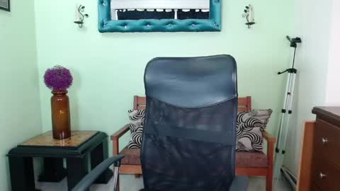 Chalon  online show from April 11, 8:23 pm