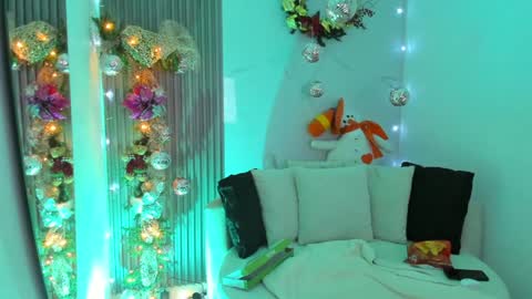 channelcox18 online show from December 28, 3:58 am