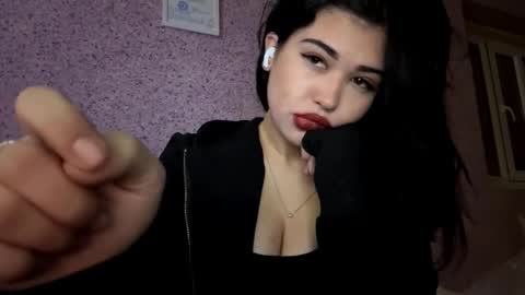 Lola online show from December 22, 6:22 pm