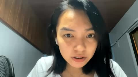 Elly online show from April 1, 1:01 pm