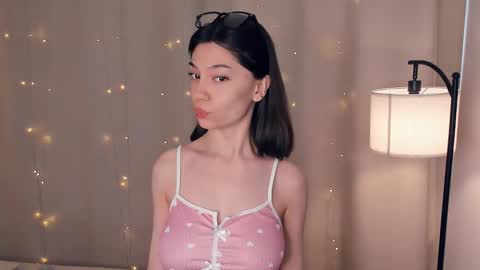 Yumi online show from February 1, 8:02 am