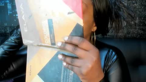 Snapshot of charlotte_brown_1 chatting on October 21, 11:36 am CHARLOTTE BROWN online show from October 21, 11:36 am