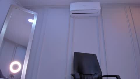 charlottebrownn_ online show from February 21, 6:36 am