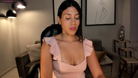 Snapshot of charlottecox_ chatting on December 2, 11:00 am Charlotte online show from December 2, 11:00 am