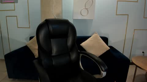 Snapshot of charlottecox_ chatting on February 11, 11:31 am Charlotte online show from February 11, 11:31 am