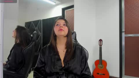 Snapshot of charlottee_starr chatting on October 10, 8:25 pm charlottee_starr online show from October 10, 8:25 pm