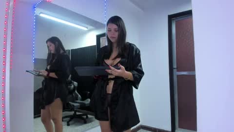 Snapshot of charlottee_starr chatting on September 17, 9:13 pm charlottee_starr online show from September 17, 9:13 pm