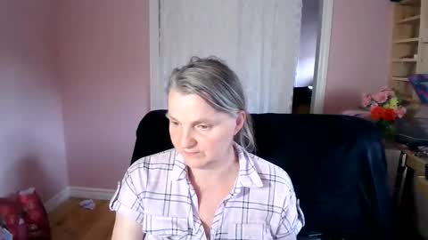chealsiek online show from June 1, 10:43 pm