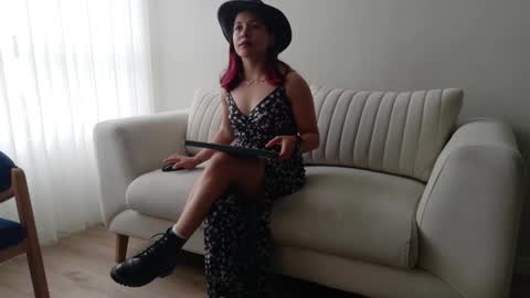 Snapshot of cheek_chic12 chatting on October 22, 8:47 pm Regina Phalange online show from October 22, 8:47 pm