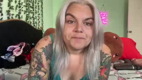 CherryBombBomb online show from August 8, 4:59 pm