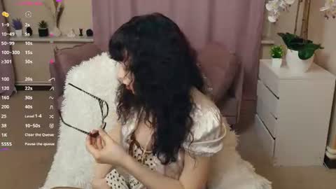Isabel online show from June 20, 8:01 pm