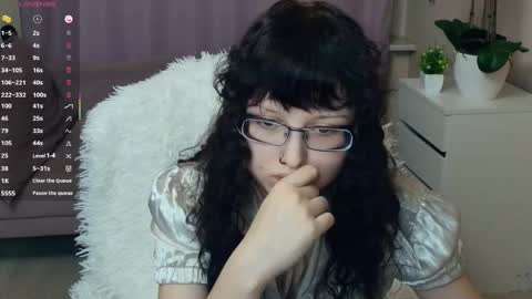 Isabel online show from June 10, 7:34 pm