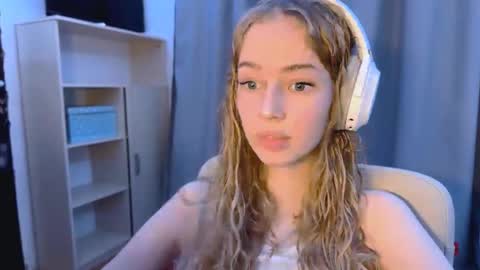 Evie online show from November 4, 11:15 am