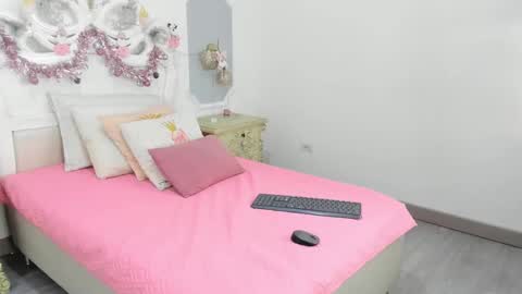 Chiki online show from December 4, 8:20 pm