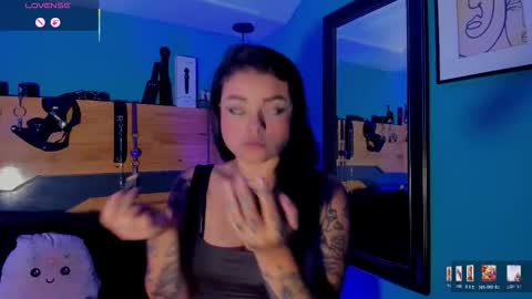 Chloeallennn  online show from March 18, 1:27 pm