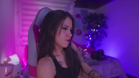 CLOE  online show from November 5, 10:04 pm