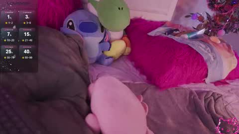 CLOE  online show from December 13, 7:53 pm