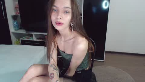 Chloe online show from January 26, 2:30 pm