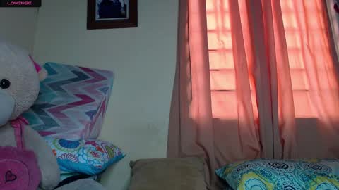 Snapshot of chloe_vahos chatting on February 22, 6:48 pm Chloe online show from February 22, 6:48 pm
