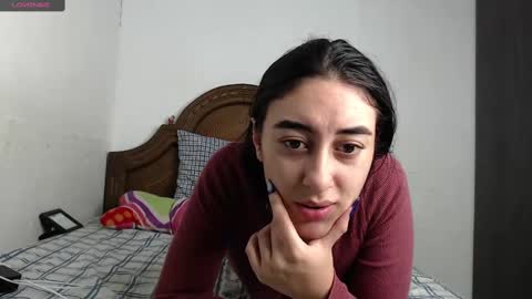 Snapshot of chloe_vahos chatting on December 15, 3:42 pm Chloe online show from December 15, 3:42 pm