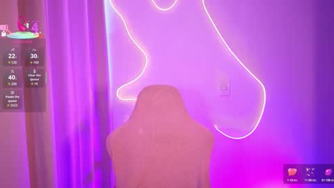 Chloe online show from April 4, 1:43 pm