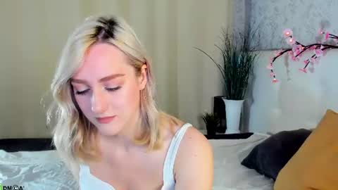 Chloe Deccker online show from June 11, 1:05 am