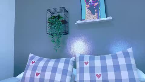 C H L O E  online show from February 24, 11:53 am