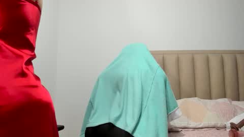 chloemiller   online show from January 11, 12:04 am