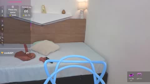 C H L O E online show from January 14, 1:27 pm