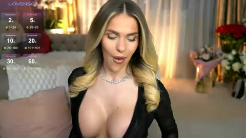 Chloe online show from April 4, 6:40 pm