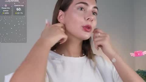 Snapshot of chloi_hes chatting on October 22, 11:48 am chloi_hes online show from October 22, 11:48 am