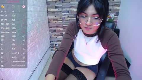 Hey love im Chrissy. Welcome to paradise online show from October 29, 8:44 pm