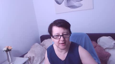 Snapshot of christarose chatting on October 22, 7:19 pm Christa online show from October 22, 7:19 pm