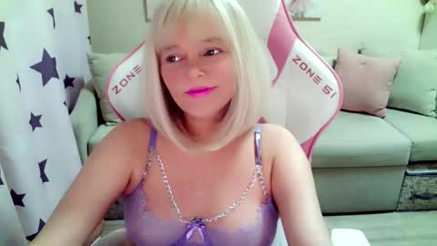 Christi online show from September 12, 8:01 am