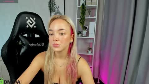 hristy3 online show from November 17, 12:44 am