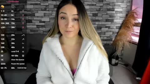 Snapshot of ciindy_lovee chatting on September 27, 7:10 pm Ciindy Lovers online show from September 27, 7:10 pm