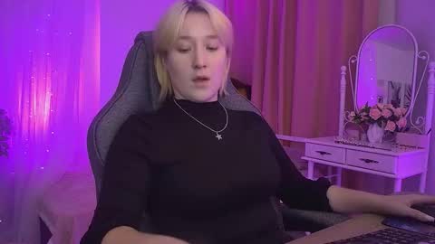 Cin Bellamy online show from November 2, 6:28 am