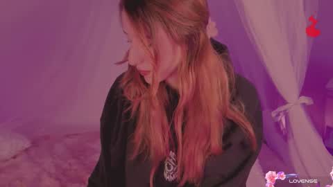 Snapshot of cinderella_lewis chatting on October 24, 3:46 am Sofi Eva and Mey online show from October 24, 3:46 am