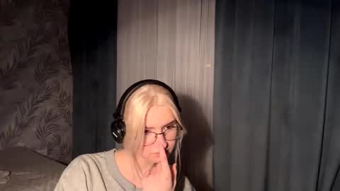 Cindi online show from November 17, 7:14 pm