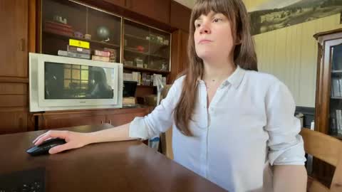 Claire Moulin online show from April 14, 11:54 am