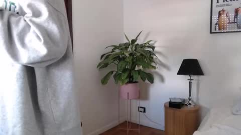 clairevarhol online show from October 18, 5:37 pm