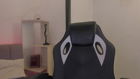 cleowhite_ online show from February 18, 9:03 pm