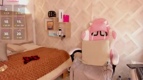 clhoe_johnson_ online show from February 3, 11:59 am